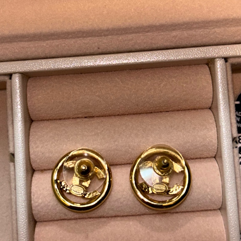 Authentic Chanel CC logo Collection 23S earrings with box - Picture 3 of 3